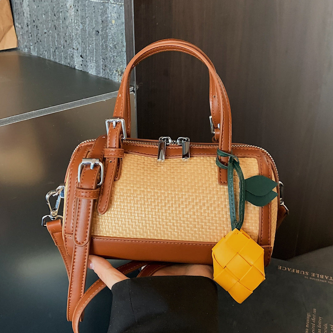 Damen Trendige Handtasche mit verspieltem Anhänger Nord Taschen
