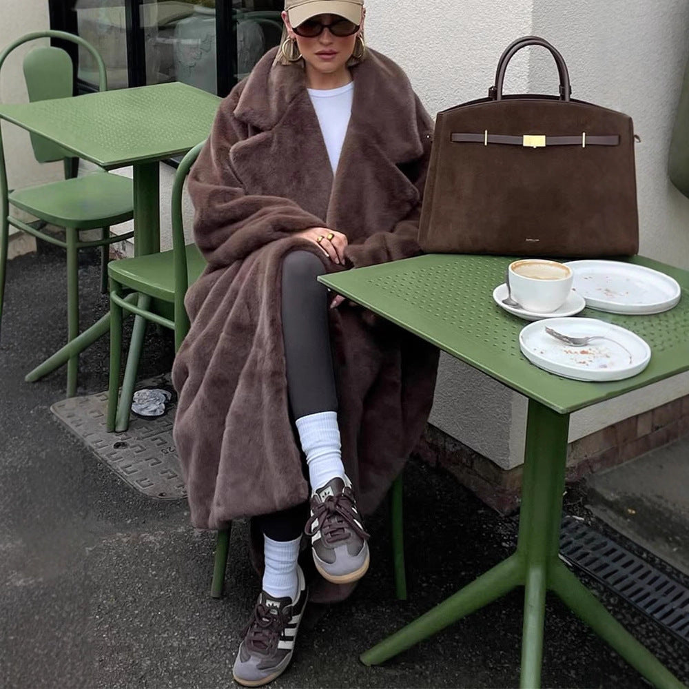 Damen Oversize Kunstfell-Maximantel mit weitem Revers Nord Taschen