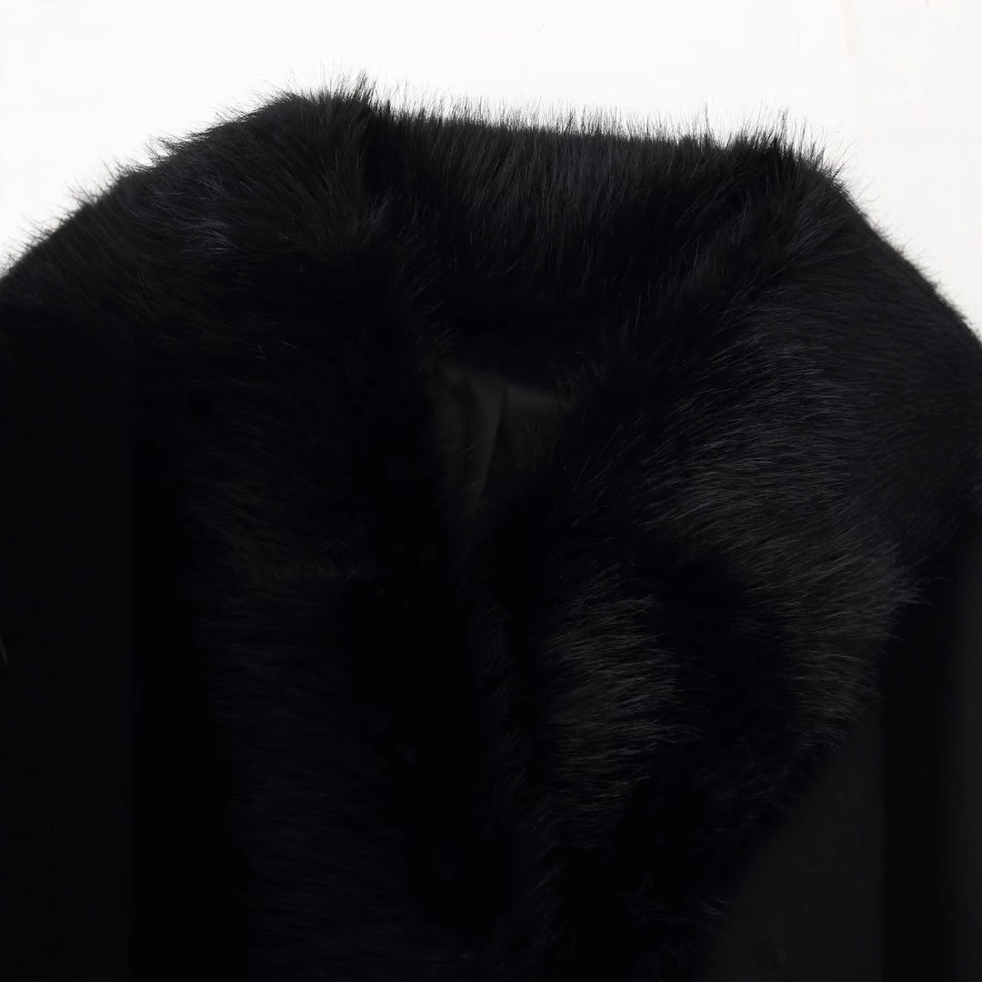 Damen Eleganter Wollmantel mit großem Kunstfellkragen und Bindegürtel Nord Taschen