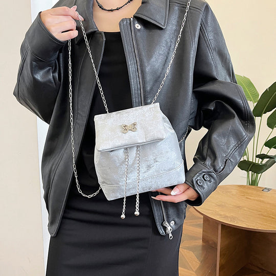 Damen stilvolle Rucksacktasche mit elegantem Kettendetail Nord Taschen