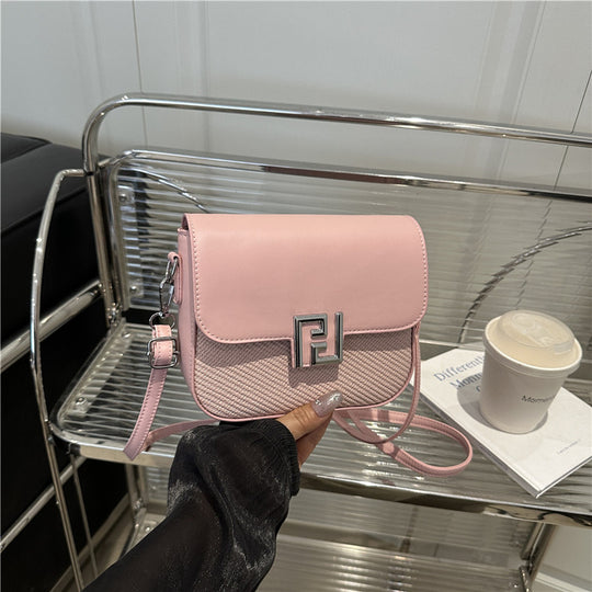 Damen Umhängetasche im minimalistischen Design mit eleganten Metallakzenten Nord Taschen