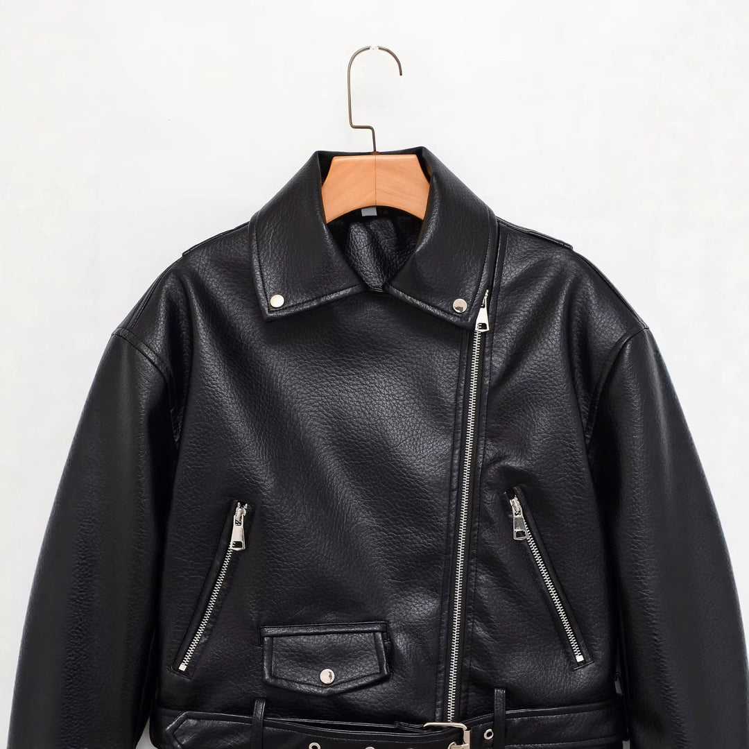 Damen Bikerjacke aus veganem Lederimitat mit asymmetrischem Reißverschluss und Taillengürtel Nord Taschen