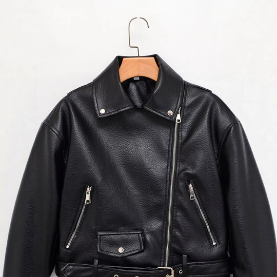 Damen Bikerjacke aus veganem Lederimitat mit asymmetrischem Reißverschluss und Taillengürtel Nord Taschen