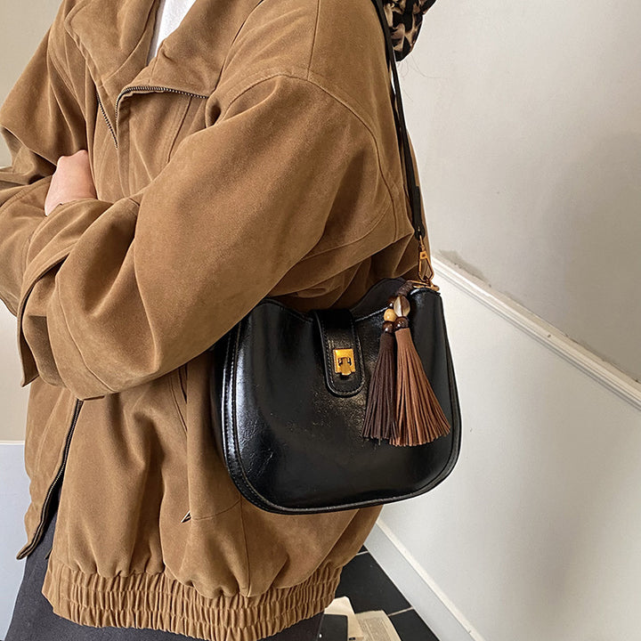 Damen Hobo-Tasche mit eleganten Fransen und modischen Details Nord Taschen