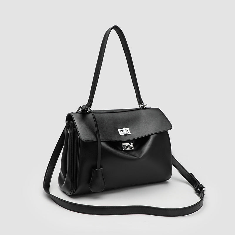Damen Schultertasche mit eleganter Klappenoptik und praktischen Innentaschen Nord Taschen