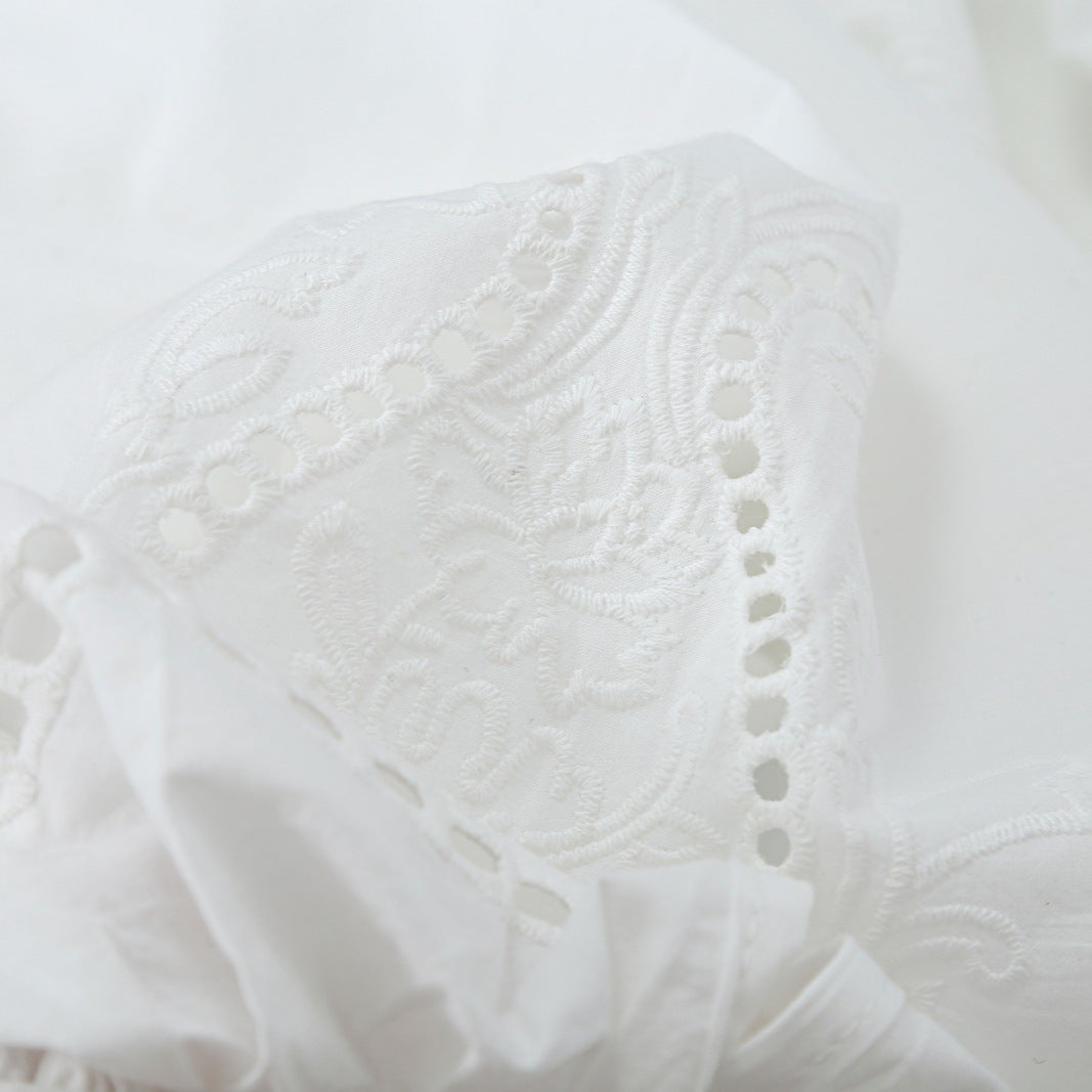 Damen Bluse mit V-Ausschnitt, Broderie‑Stickerei und voluminösen Puffärmeln Nord Taschen