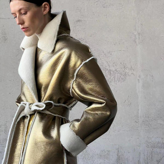 Damen Longline-Mantel aus Metallic‑Material mit Teddyfutter und überschnittener Schulter Nord Taschen