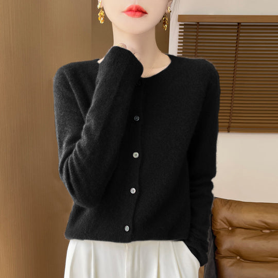 Damen Kurzgeschnittener Feinstrick-Cardigan mit Rundhalsausschnitt und schimmernder Knopfleiste Nord Taschen