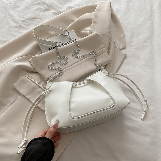 Damen modische Umhängetasche mit eleganten Kettenakzenten Nord Taschen