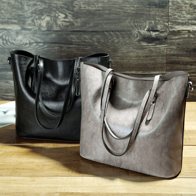 Damen Hobo-Tasche aus hochwertigem Kunstleder mit geschwungenem Design und verstellbarem Schultergurt Nord Taschen
