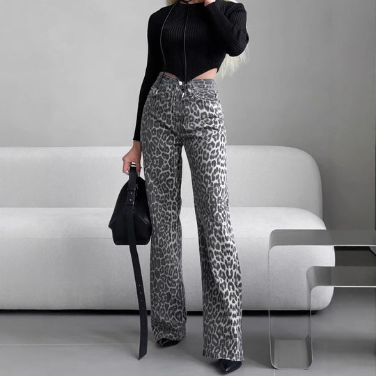 Damen Highwaist Schlagjeans mit dezenter Leo-Print, weitem Bein und rohem Saum Nord Taschen