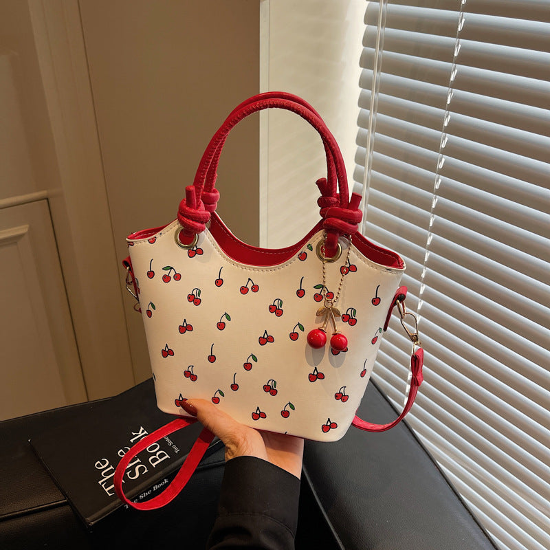 Damen Handtasche mit charmantem Kirschdesign und eleganten Details Nord Taschen