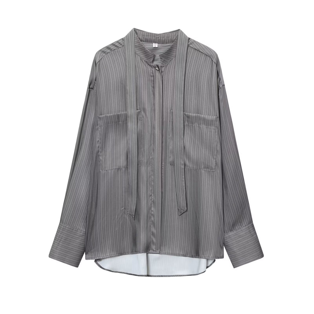 Damen Oversize Seidenähnliche Bluse mit Schluppe und Brusttaschen Nord Taschen
