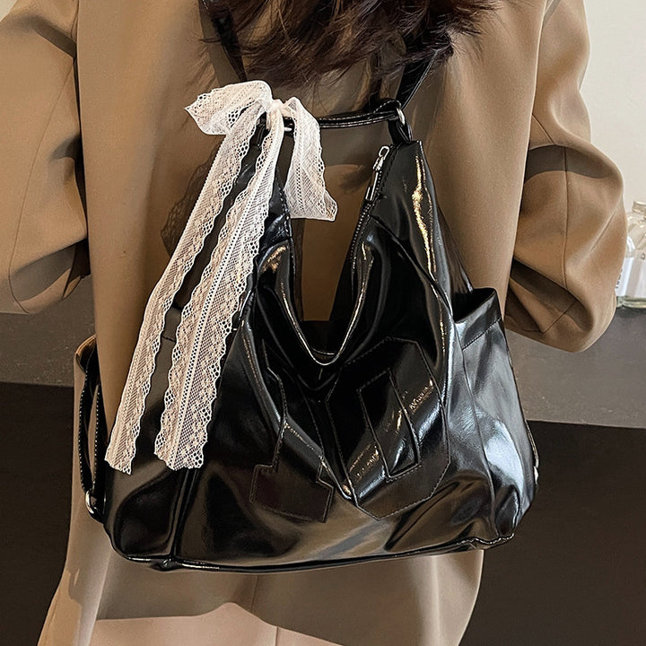 Damen Hobo-Tasche mit glänzendem Obermaterial und dekorativem Kordelzug Nord Taschen
