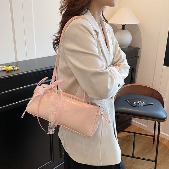 Damen modische Handtasche im eleganten Design mit seidig glänzender Oberfläche Nord Taschen