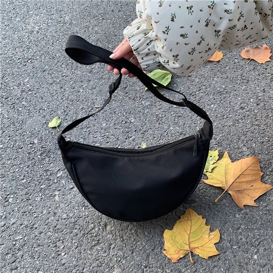 Damen praktische Umhängetasche mit geschwungenem Design Nord Taschen