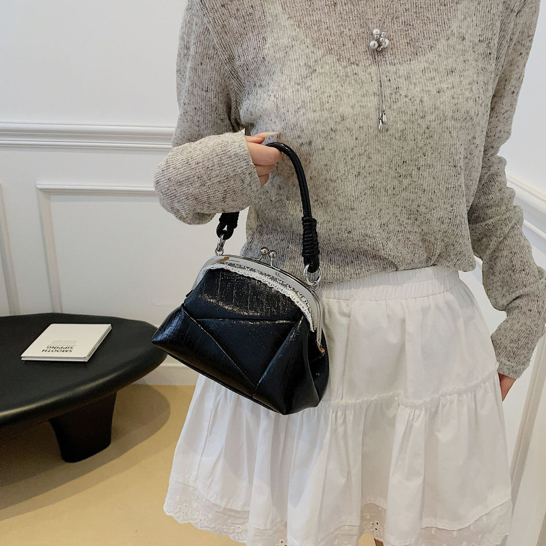 Damen elegante Umhängetasche mit stylischem Klappverschluss Nord Taschen