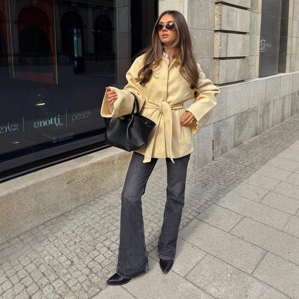 Damen Wollmix-Kurzjacke mit Bindegürtel, kastiger Silhouette und dezentem Revers Nord Taschen