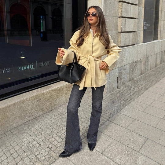 Damen Wollmix-Kurzjacke mit Bindegürtel, kastiger Silhouette und dezentem Revers Nord Taschen