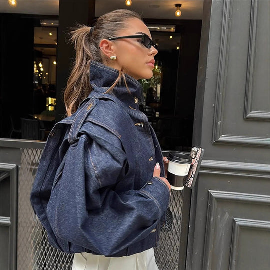 Damen Oversize Jeansblouson mit hohem Stehkragen, Druckknopfleiste und Schulter-Detail Nord Taschen