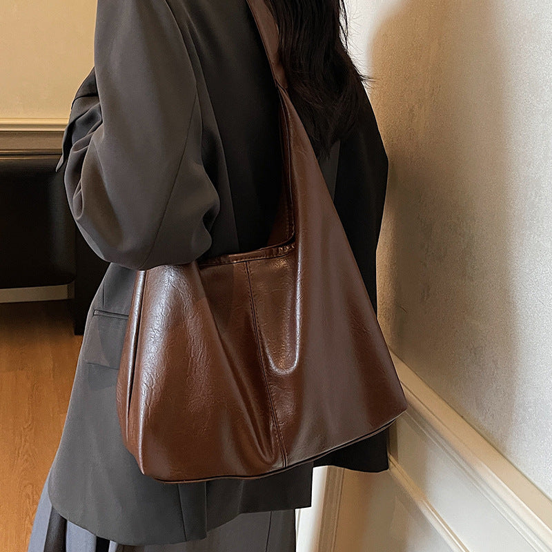 Damen Hobo-Tasche aus weichem Kunstleder mit praktischem Innenteil Nord Taschen