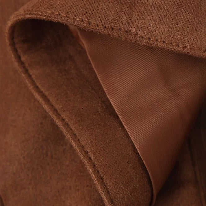 Damen Gekürzte Velourslederjacke mit Hemdkragen, durchgehendem Metallreißverschluss und Zipper-Taschen Nord Taschen
