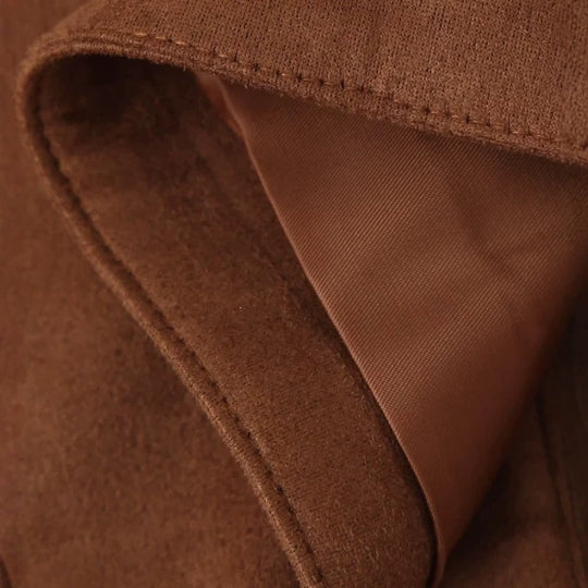 Damen Gekürzte Velourslederjacke mit Hemdkragen, durchgehendem Metallreißverschluss und Zipper-Taschen Nord Taschen