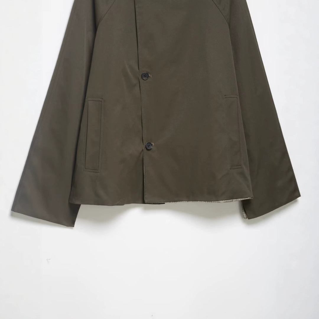 Herren Kurze wasserabweisende Übergangsjacke mit hohem Stehkragen, asymmetrischer Knopfleiste und Raglanärmeln Nord Taschen