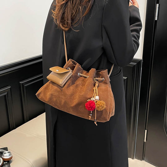 Damen Veloursleder Beuteltasche mit praktischem Mini-Portemonnaie Nord Taschen