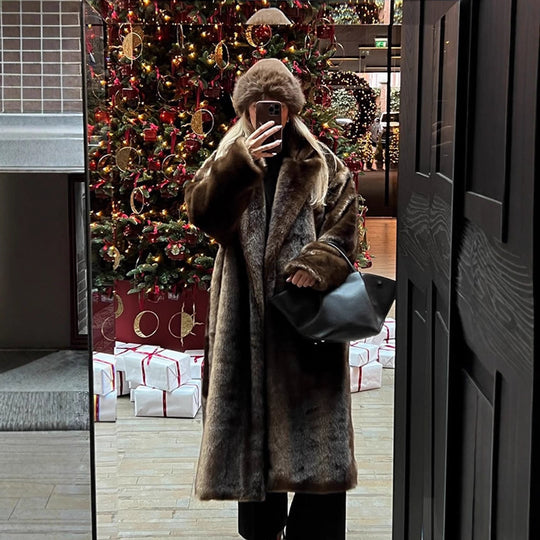 Damen Luxuriöser langer Kunstpelz-Mantel mit Oversize-Schnitt und wärmender Fütterung Nord Taschen