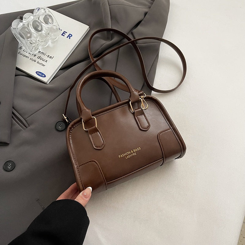 Damen Handtasche mit eleganten Akzenten und praktischem Tragegriff Nord Taschen