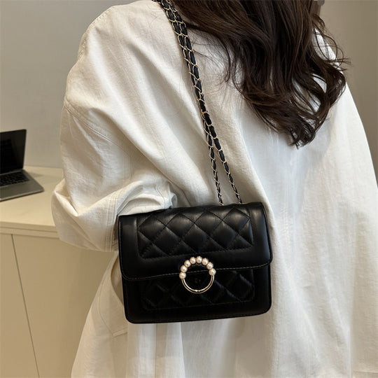Damen elegante Handtasche mit strukturiertem Design und femininen Perlenakzenten Nord Taschen