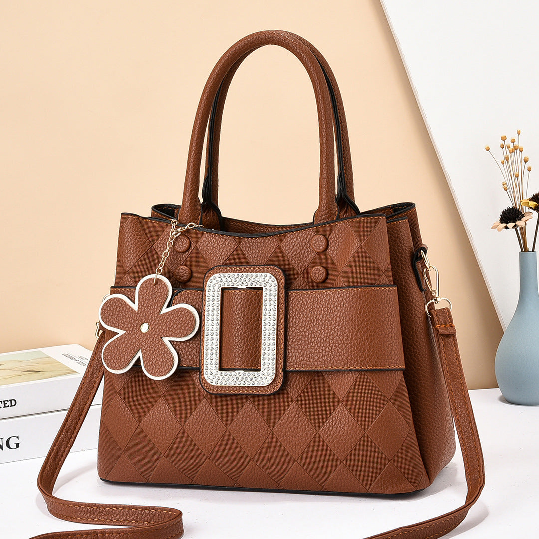 Damen Designer Handtasche mit besonderen Verzierungen und praktischem Schultergurt Nord Taschen