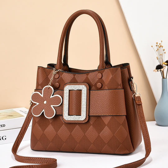 Damen Designer Handtasche mit besonderen Verzierungen und praktischem Schultergurt Nord Taschen