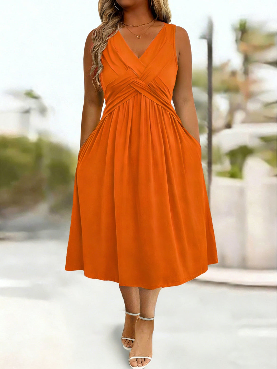 Damen Sommerkleid mit tiefem V-Ausschnitt und Seitentaschen