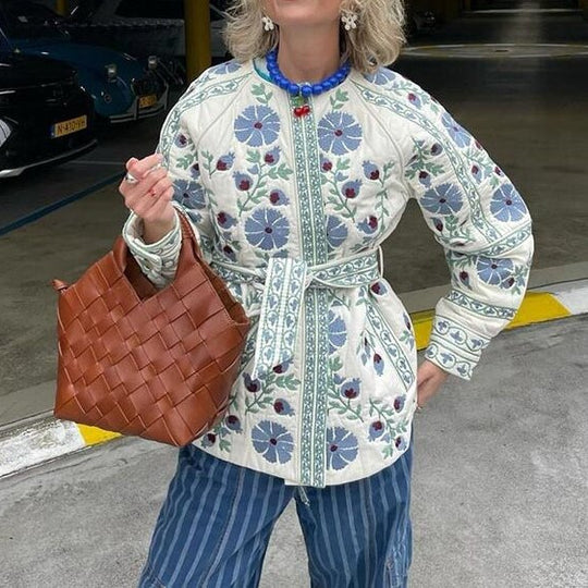 Damen Stickjacke mit folklorischer Blumenstickerei, Knopfleiste und lockerer Passform Nord Taschen