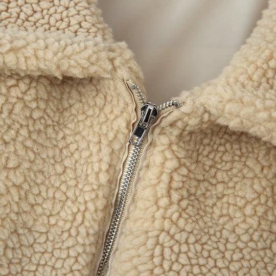 Damen Oversized Teddyjacke mit Reißverschluss, Kragen und aufgesetzten Taschen Nord Taschen