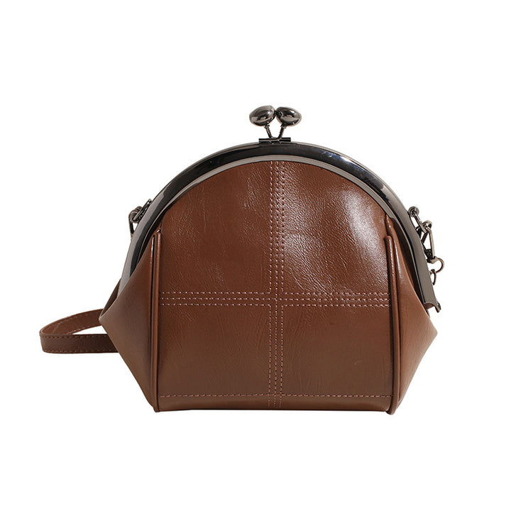 Damen Handtasche mit klassischem Klappverschluss und eleganten Akzenten Nord Taschen