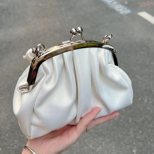 Damen Clutch Tasche mit raffiniertem Faltendesign und elegantem Kettenarmband Nord Taschen