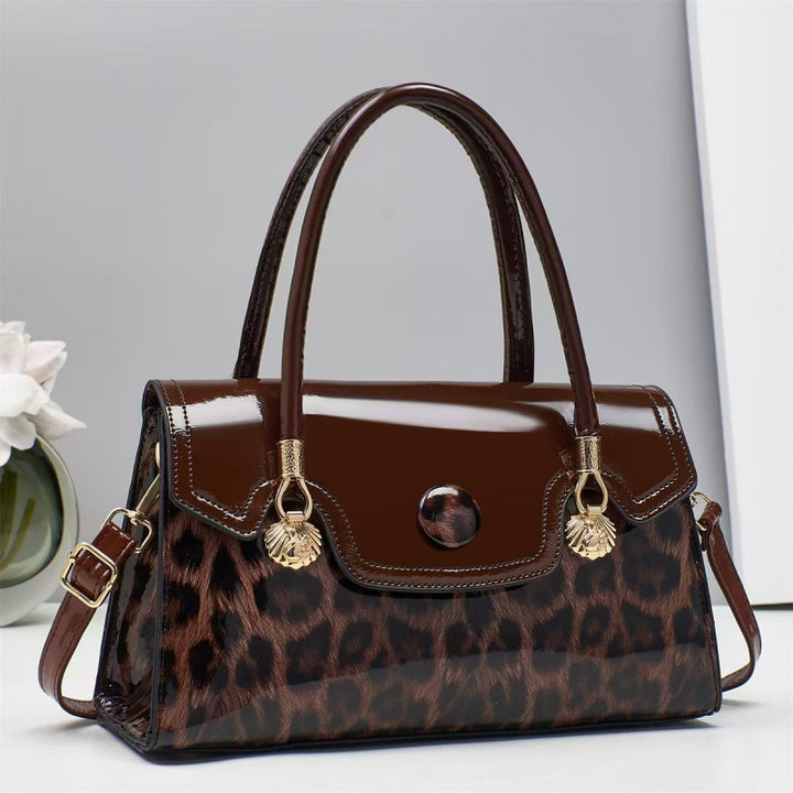 Damen Handtasche im modernen Leopardenmuster mit glänzenden Akzenten Nord Taschen