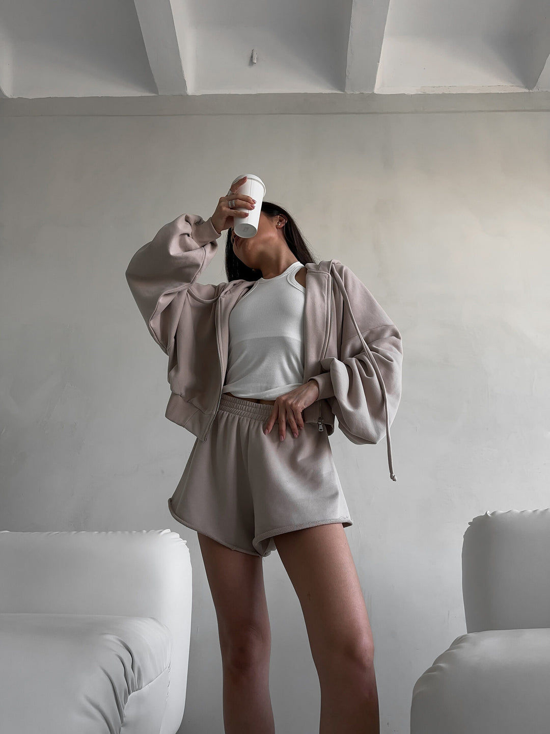 Damen oversized Cropped-Zip-Hoodie mit voluminösen Ballonärmeln und elastischer High‑Waist Loungeboxer-Shorts Nord Taschen