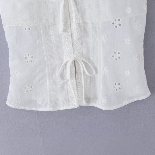 Damen Broderie-Anglaise Bluse mit Puffärmeln, Taillenbetonung und vorderer Bindung Nord Taschen