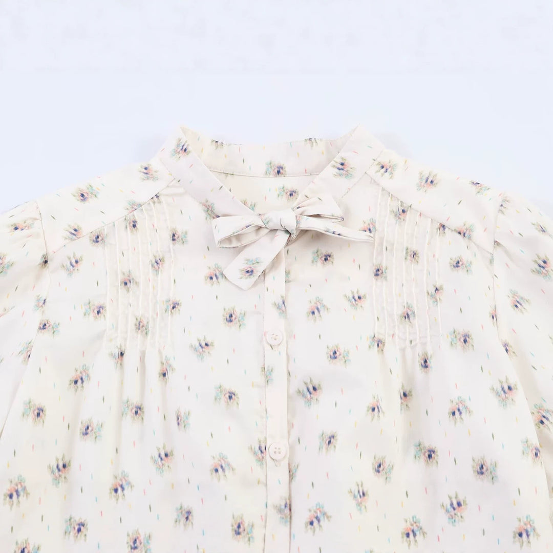 Damen Chiffon-Bluse mit Schleifenkragen, Brustpintucks und Schößchen Nord Taschen