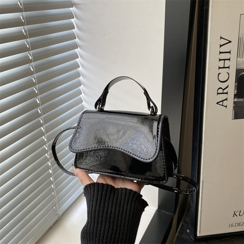 Damen Mini-Handtasche mit glänzendem Design Nord Taschen
