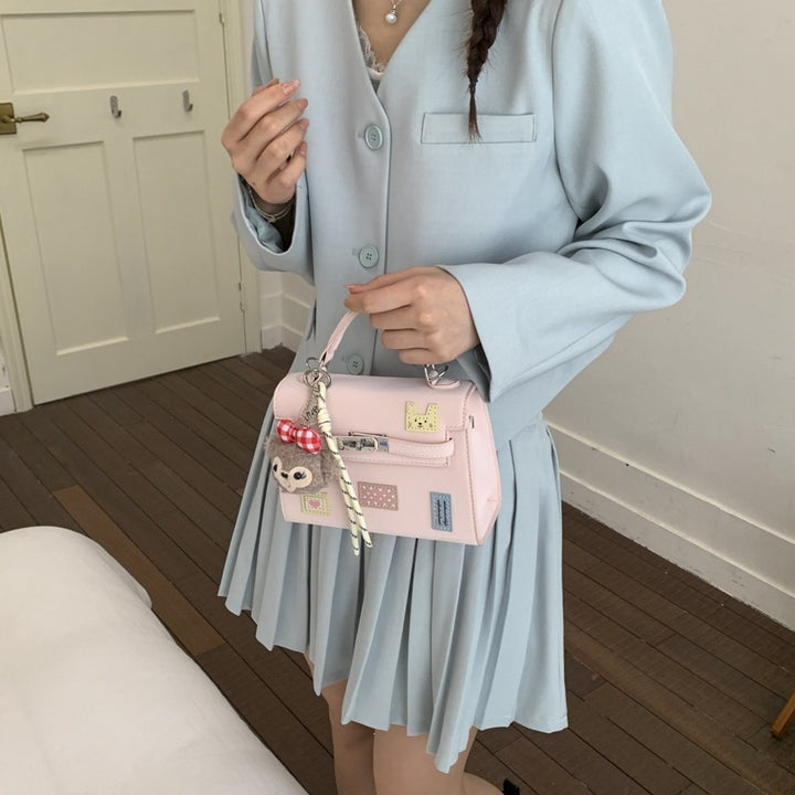 Damenhandtasche mit verspieltem Design und abnehmbarem Anhänger Nord Taschen
