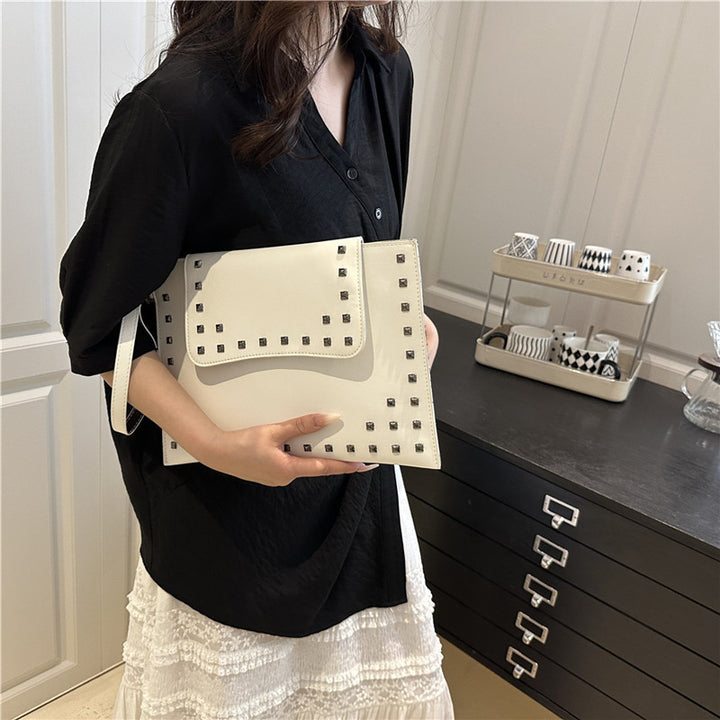 Damen elegante Clutch mit Nietenakzenten Nord Taschen