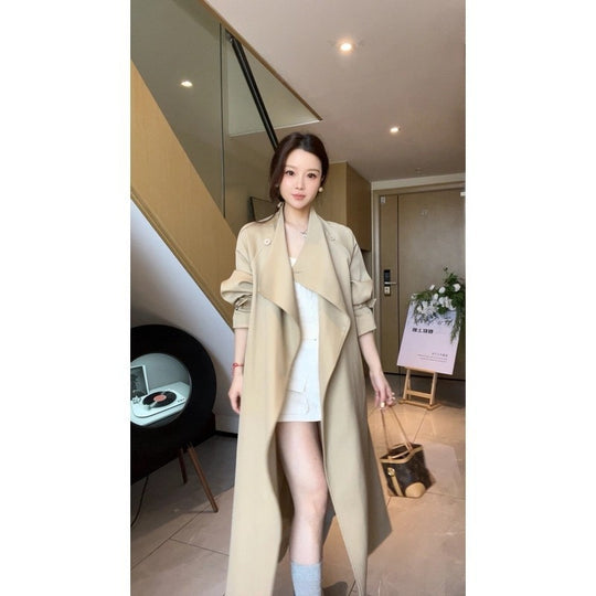 Damen Maxi-Trenchcoat mit Wasserfallkragen und gerafften Ärmeln Nord Taschen
