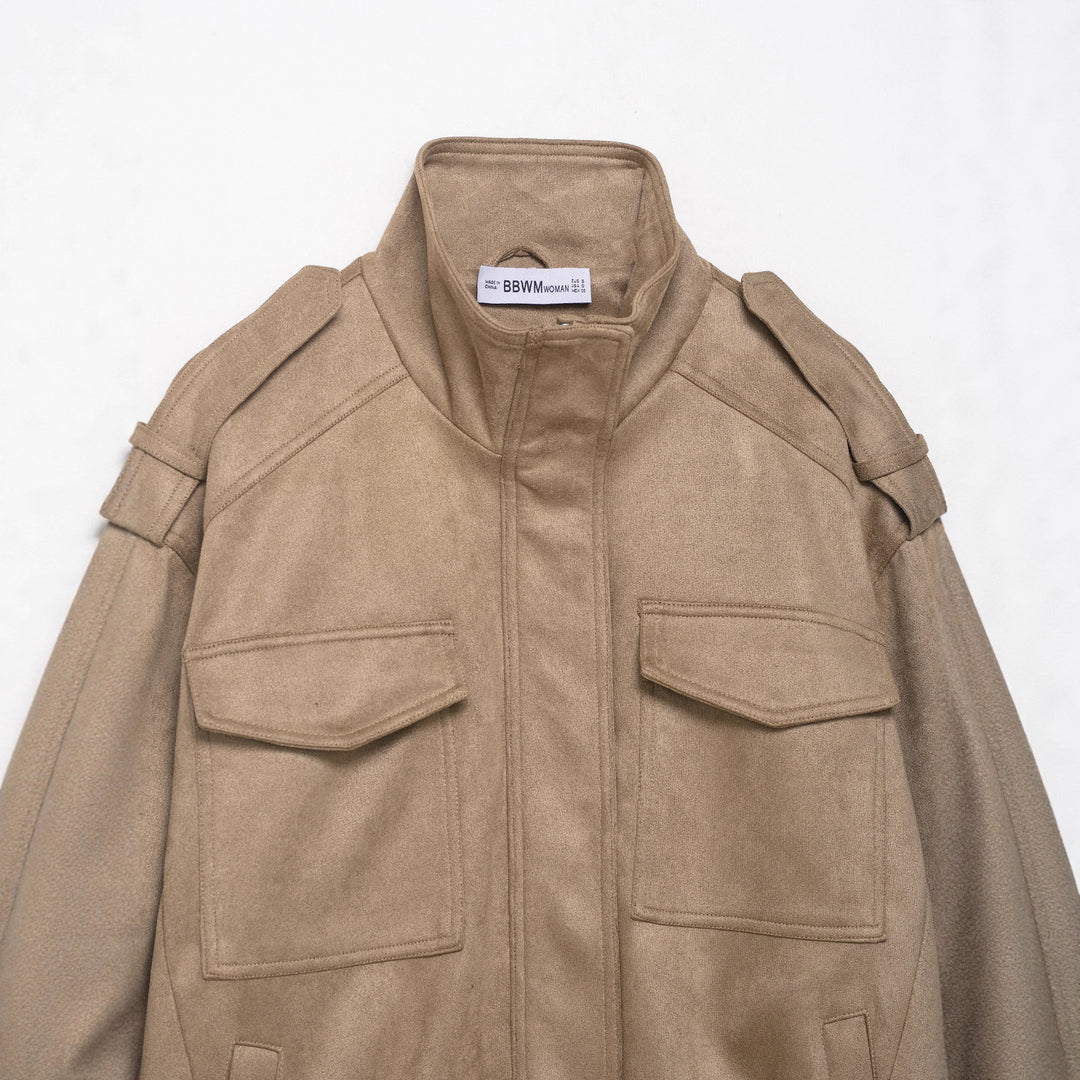 Damen Field‑Bomberjacke in Veloursleder‑Optik mit hoher Kragenpartie, Pattentaschen und Epauletten Nord Taschen