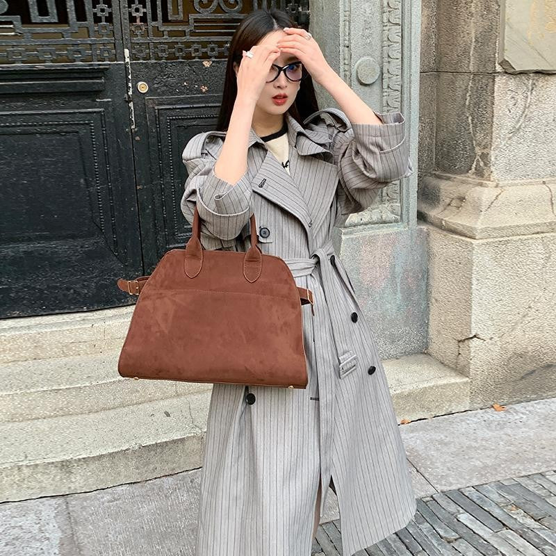 Damen Langer Nadelstreifen-Trenchcoat mit Bindegürtel Schulterpatten und ausgestelltem Saum Nord Taschen