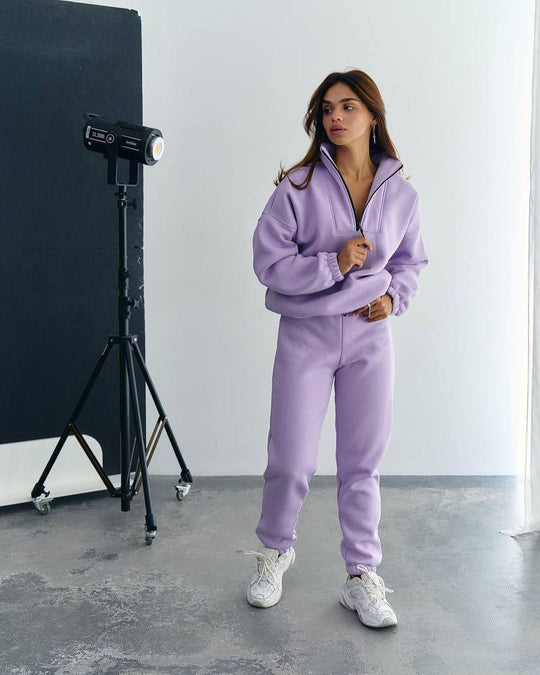 Damen Athleisure-Zweiteiler aus dickem French-Terry mit hohem Stehkragen, halbem Reißverschluss und Tunnelzughose Nord Taschen